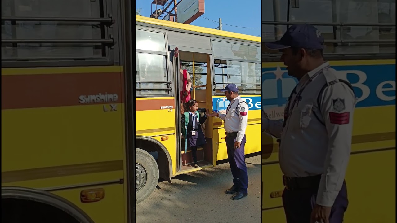स्कूल बस में एक हेल्पर होना अनिवार्य! | School Bus Safety: One Helper is a Must!