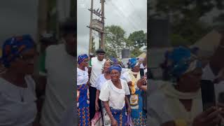 Mr. Peter Obi donates 10 million naira to Catholic maternity hospital amunaya in Ogoja.#peterobi