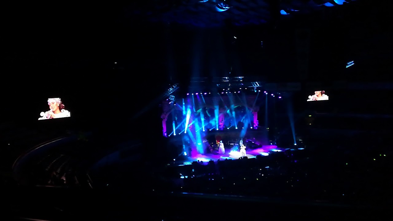 NAGWALA ANG MGA TAO SA ARANETA! | Audience Reaction | Somewhere Over The Rainbow - JONA