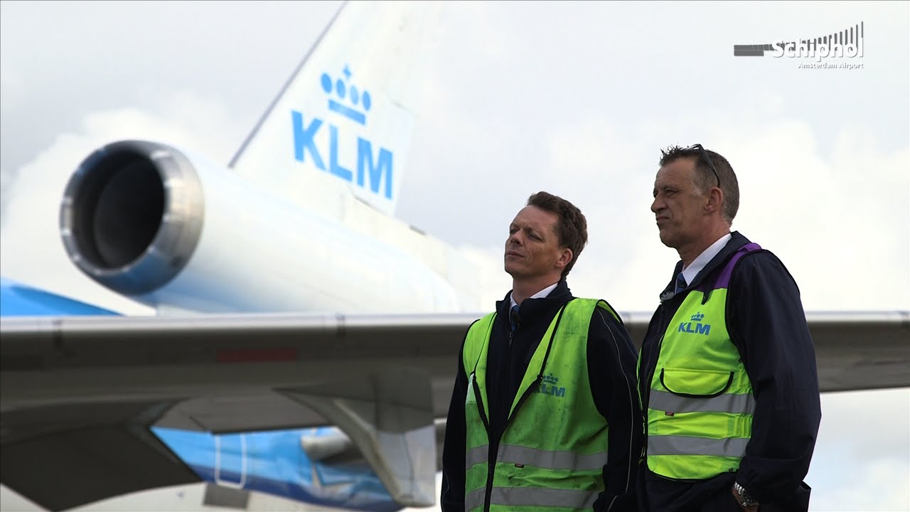 KLM-technici nemen afscheid van geliefd MD-11 vliegtuig