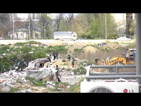 Crushing Gipsy camp (рушење на ромска населба)