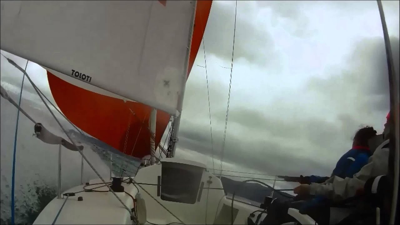 Toloti volando de Lekeitio a Hondarribi