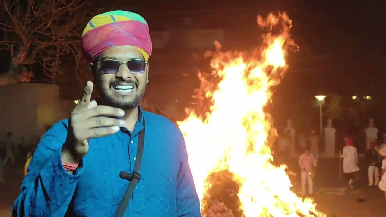 लक्ष्मणगढ़ में होली दहन मैं उमड़ी भीड़