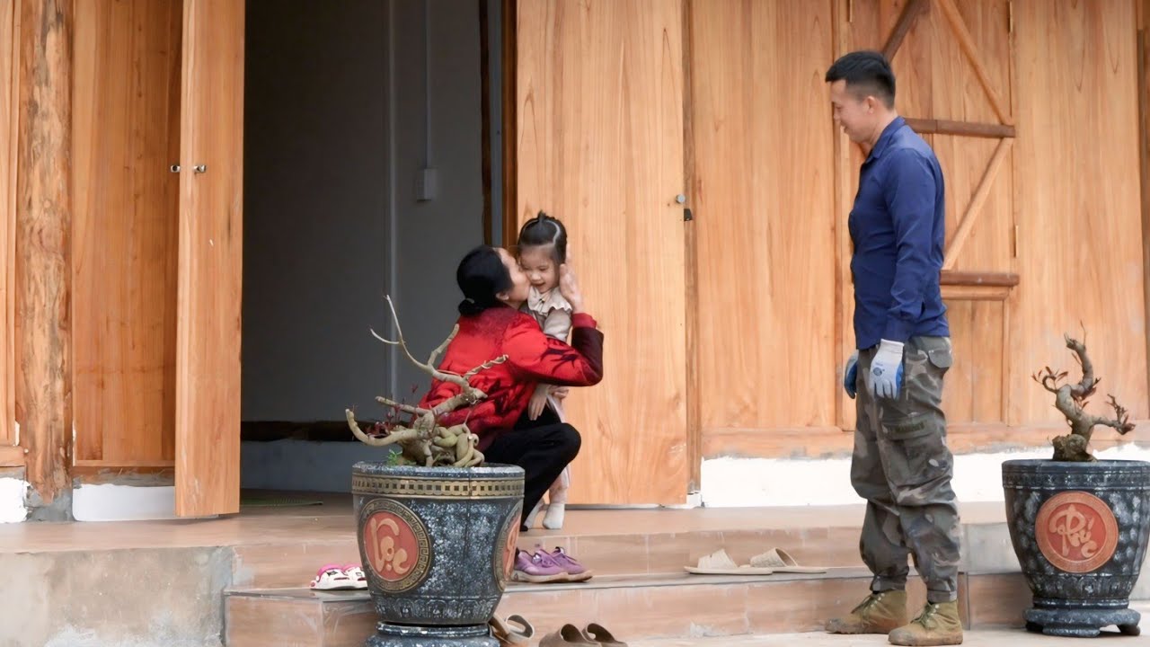 Although she didn't want to, Grandma had to say goodbye to Nhi.