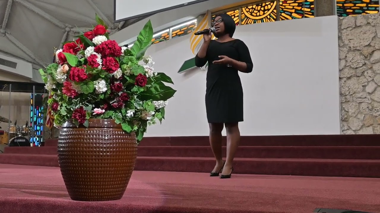 Aminthe Costume, Gospel Singer - Cover - "Sans Inquiétude..." Ing./Maestro Gerald Dubois, au piano.