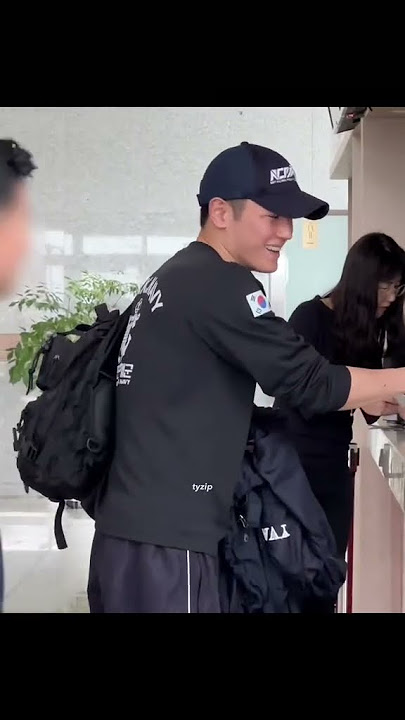 Taeyong is so humble, so kind to ppl🥺#nct#nct127#taeyong#shorts cr.to owner