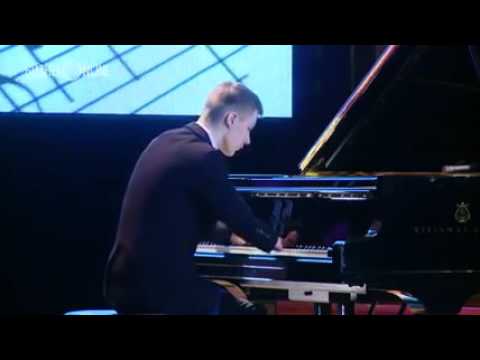 Alexey Romanov plays piano without hands