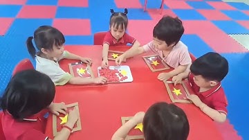 Tạo hình “Dán lá cờ Tổ quốc” - Lớp MGB C4 - Trường MN Đông Xuân