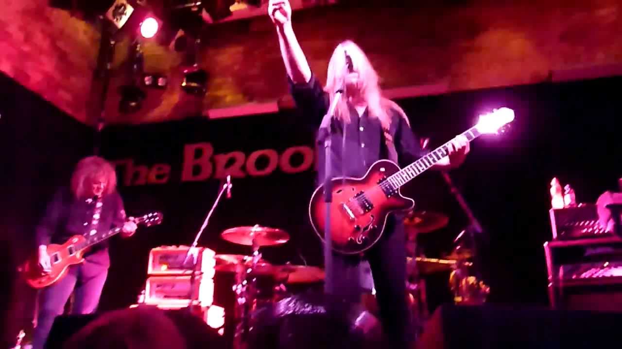 在 YouTube 上觀看「Y&T Squeeze Live 2012」 在 YouTube 上觀看「Y&T Squeeze Live 2012」