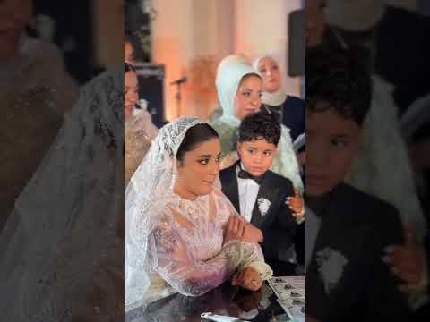 يا عمري بصته كلها حنيه اوووي بيشبع منها بنظراته   