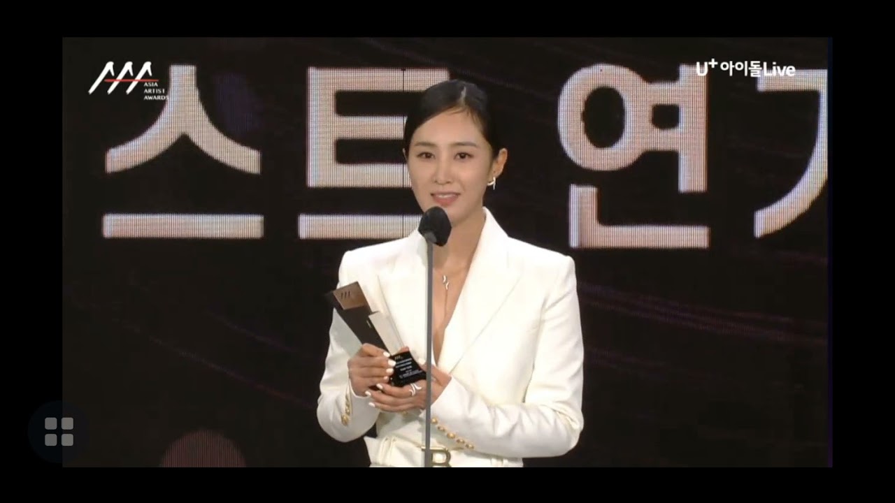 211202 AAA 2021 | Kwon Yuri (Best Acting Award)