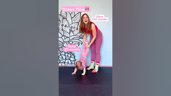 My 10 months old sis can HANDSTAND😱😍 #flexibility #gymnast #sisters #girls #handstand #split