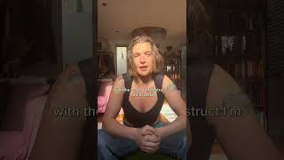 writing this new song. Thoughts? #singersongwriter #elenaerin #upcomingmusician #newmusic