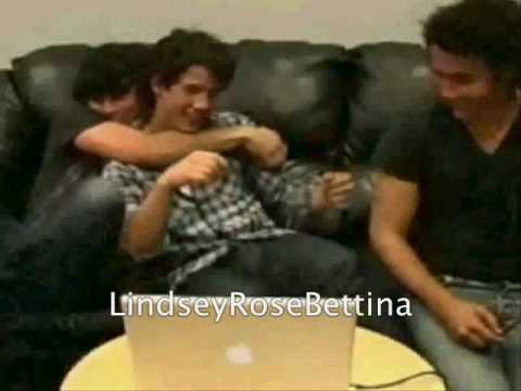 Facebook Chat-JONAS Hug!!!(JOE HUGS NICK!!!)