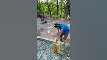 Thumbnail of La gente anda preguntando en qué trabaja el muchacho