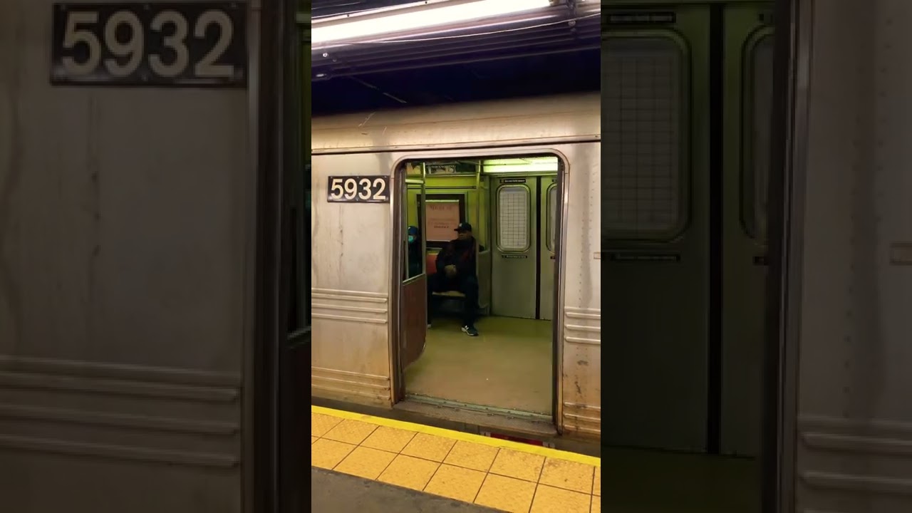 R46 (A) Train 5932 Door chime