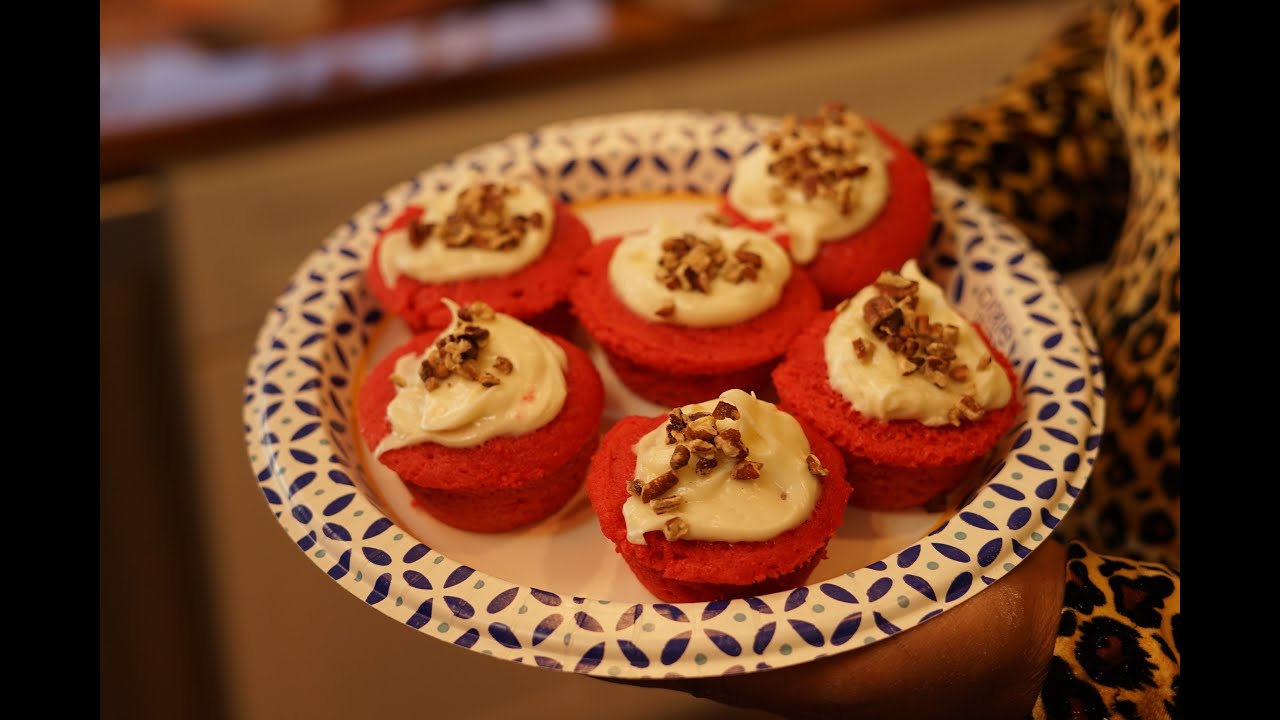 Red Velvet Cupcakes Trying Stove Top Kisses Recipe MUNCHIE MONDAY YouTube