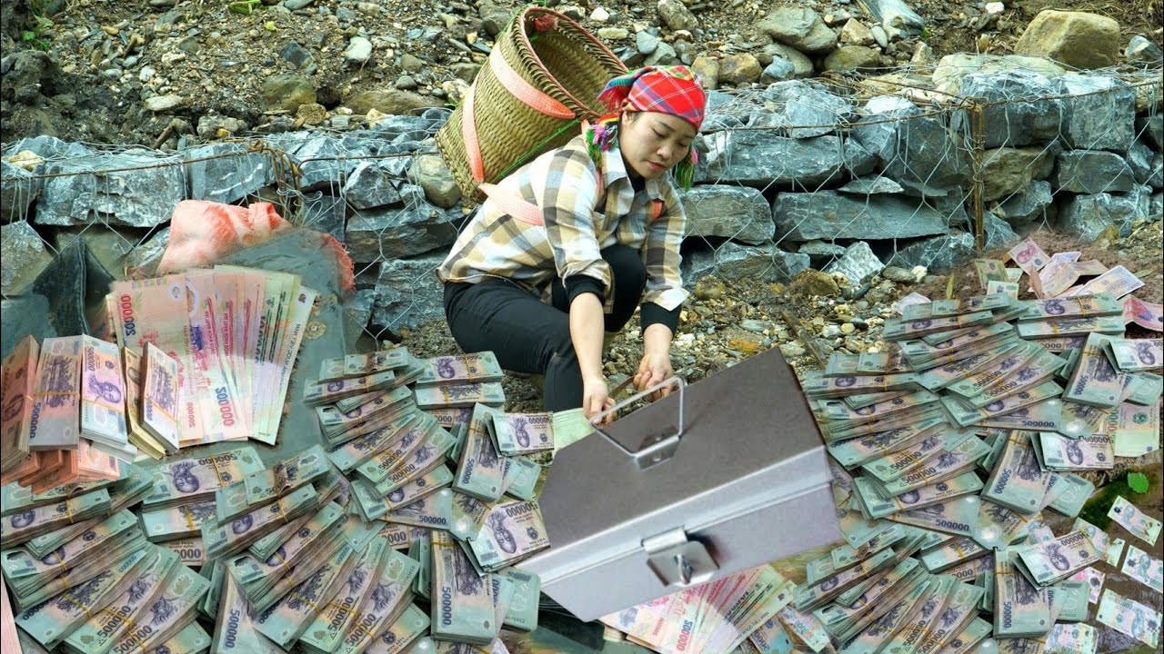 The Secret Inside - The Strange Bag In The Trash That Left Me Puzzled. True Story.