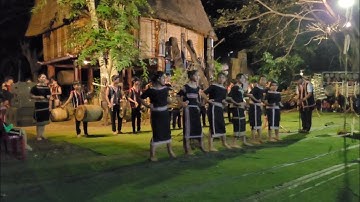 Hoa tấu cồng chiêng múa soang(cùng đi lên nương nào cả làng ơi).