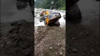 OMG !!! Excavator Driver saved himself in the river incident in Ramechhap khimti