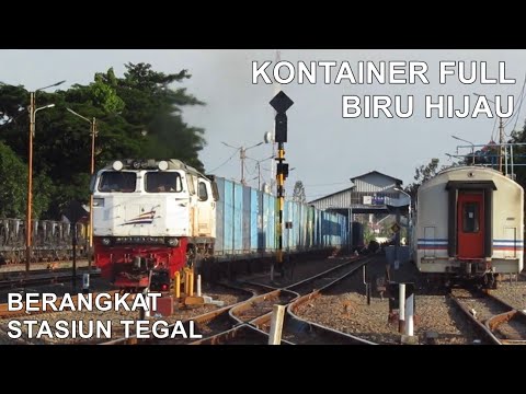 Hunting Kereta  Api  Barang Sore Kontainer full warna biru 