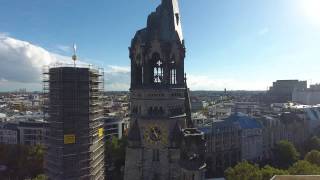 Vögelsicht der Gedächtniskirche  (Hohler Zahn) in Berlin