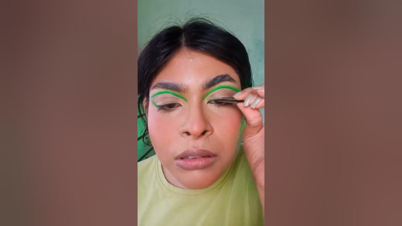 INNER CORNER EYE HIGHLIGHT (HACK) 😧 YouTube