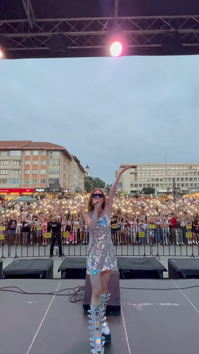 Biggest trend at the CONCERT 😍 | Andra Gogan