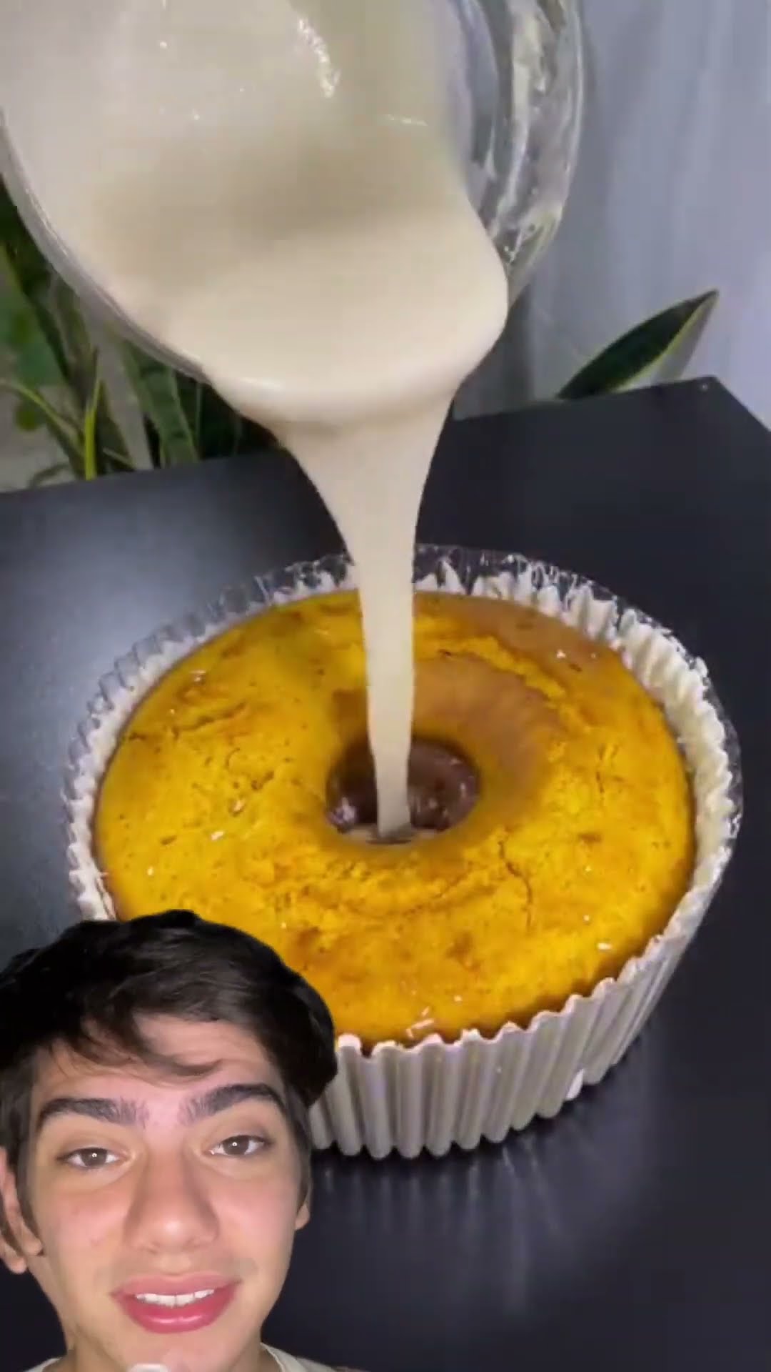 ? Essa casquinha de chocolate no bolo ficou perfeita! Testa aí e me conta! ?