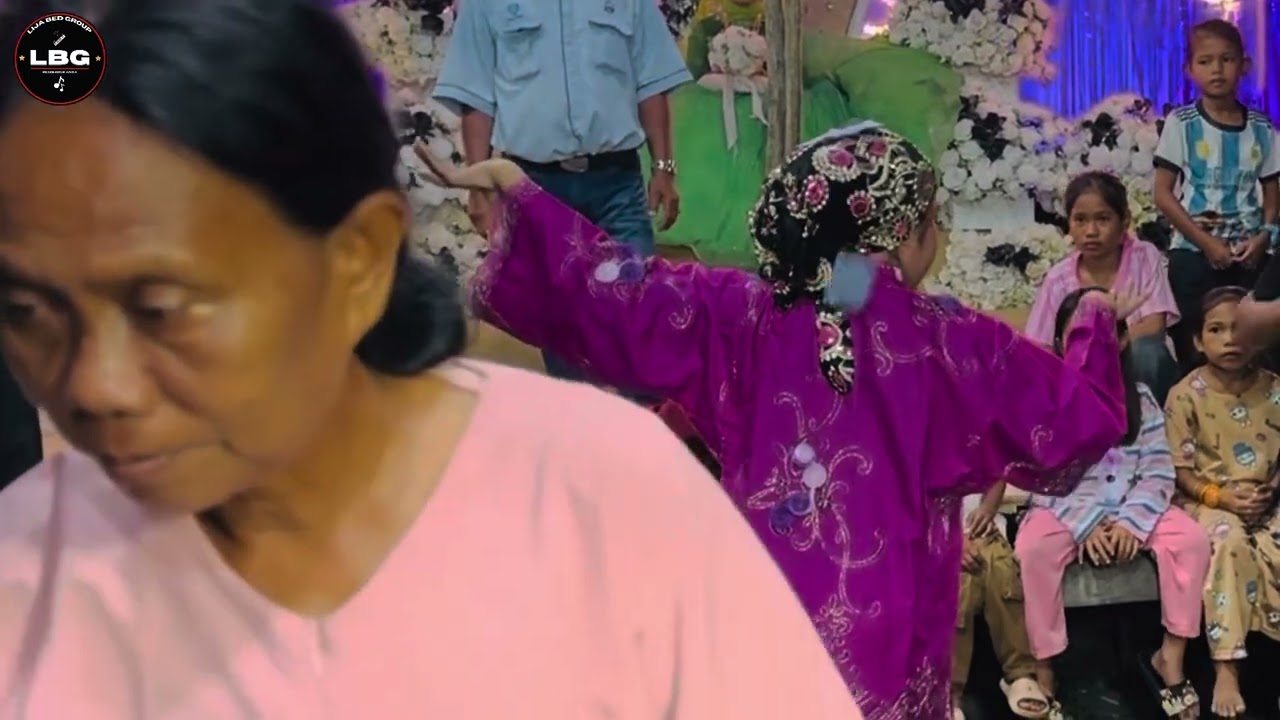 SANGBAYAN TEMBORAH KARAOKE DARI PADA GROUP LBG PENYANYI MAZLAN & PEMAIN KEYBOARD MR HAMZZ