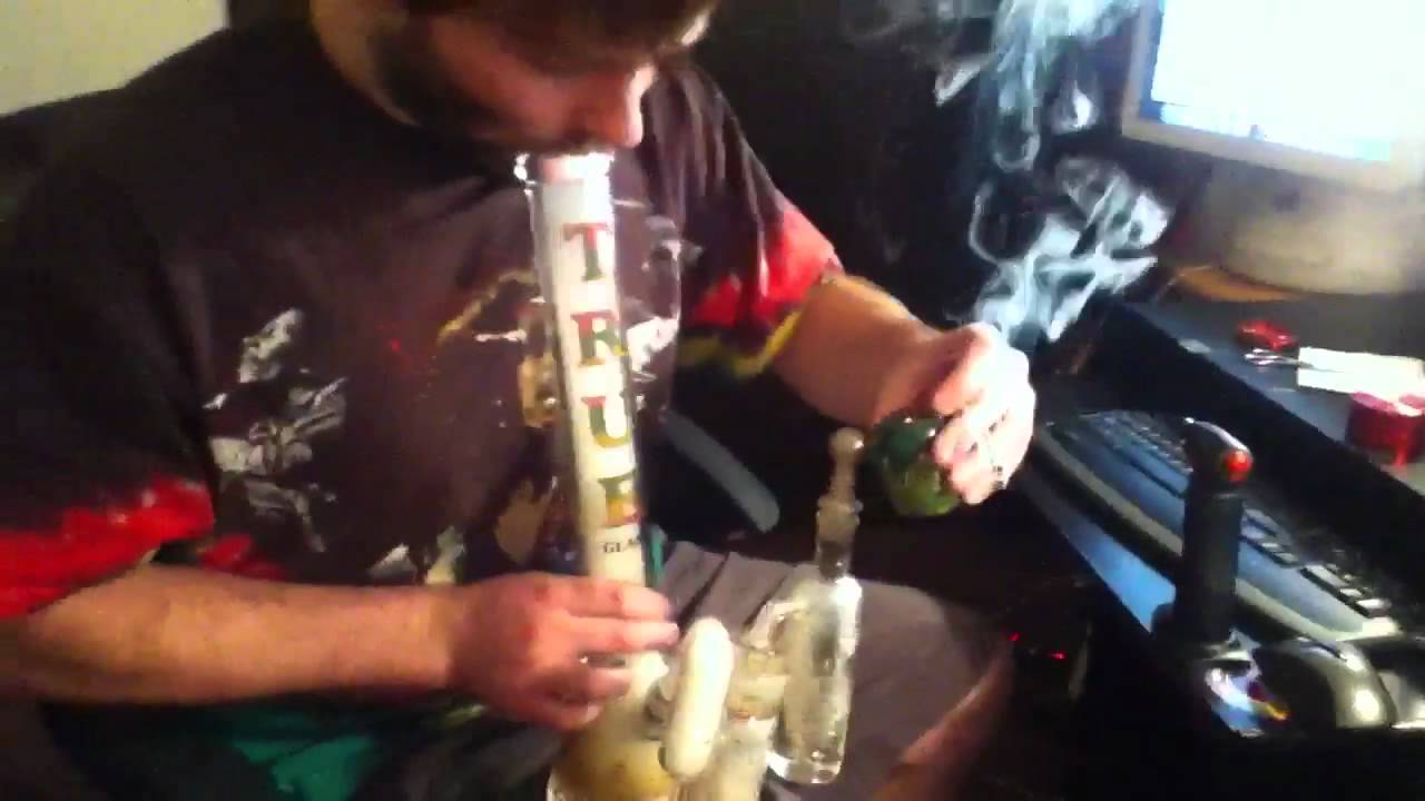 SmokeKillah420 Bong Hit Contest : Weeeeeed420