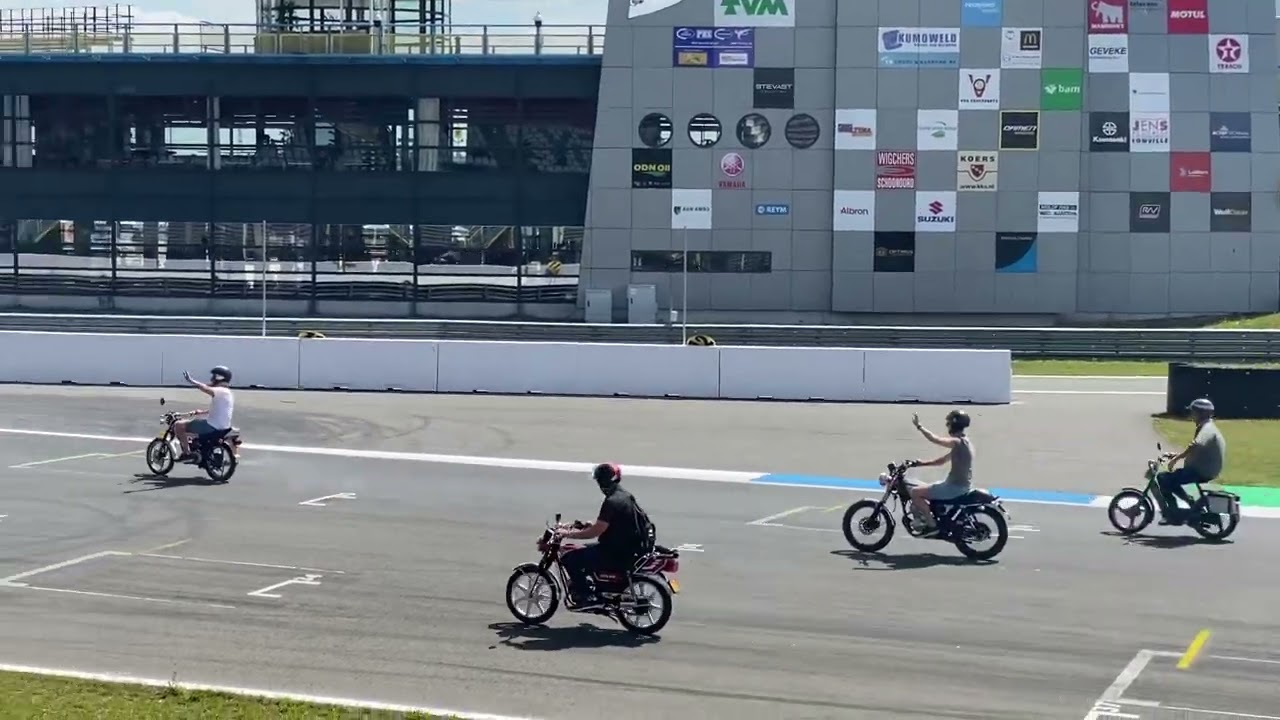 Bromfiets TT 2022 - 1e heat brommeren TT circuit