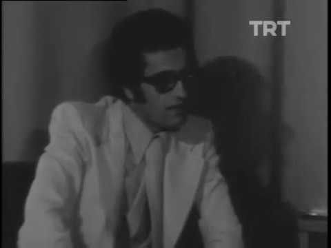 Kemal Paşa Ülkü Adatepe'ye bira içirirken (1975) Atatürk'ten Anılar