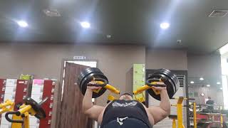 130kg 40rep incline hammer bench