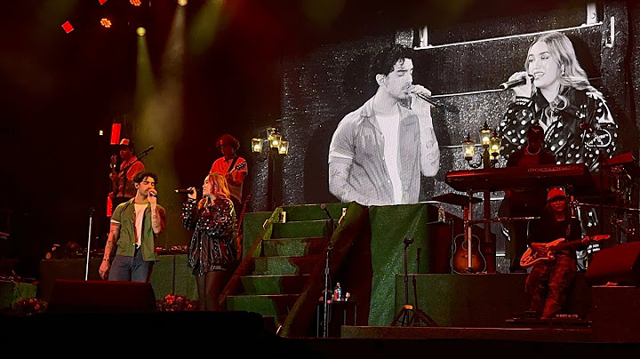 Joe Jonas & Ela Taubert Perform “¿Cómo Pasó?” LIVE at Universal Orlando Mardi Gras 2025 2.8.25