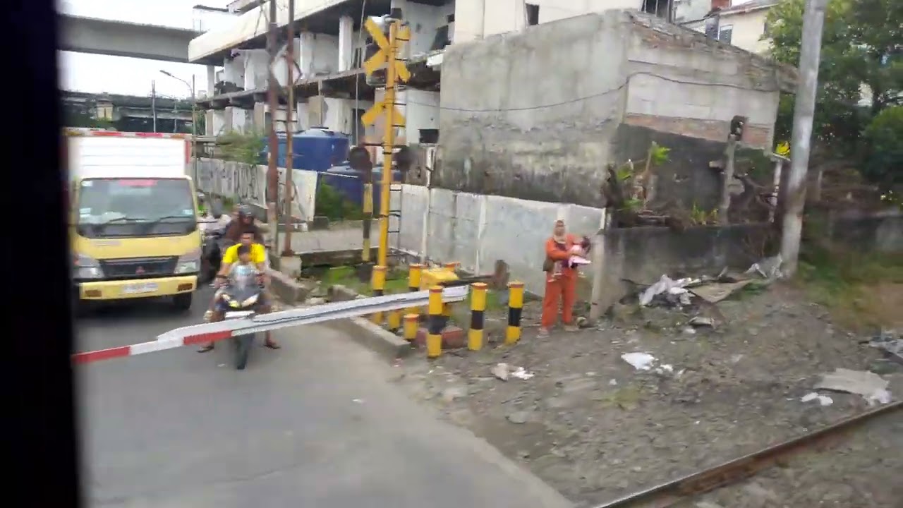 KRL CLI 125 tujuan akhir stasiun kampung bandan 