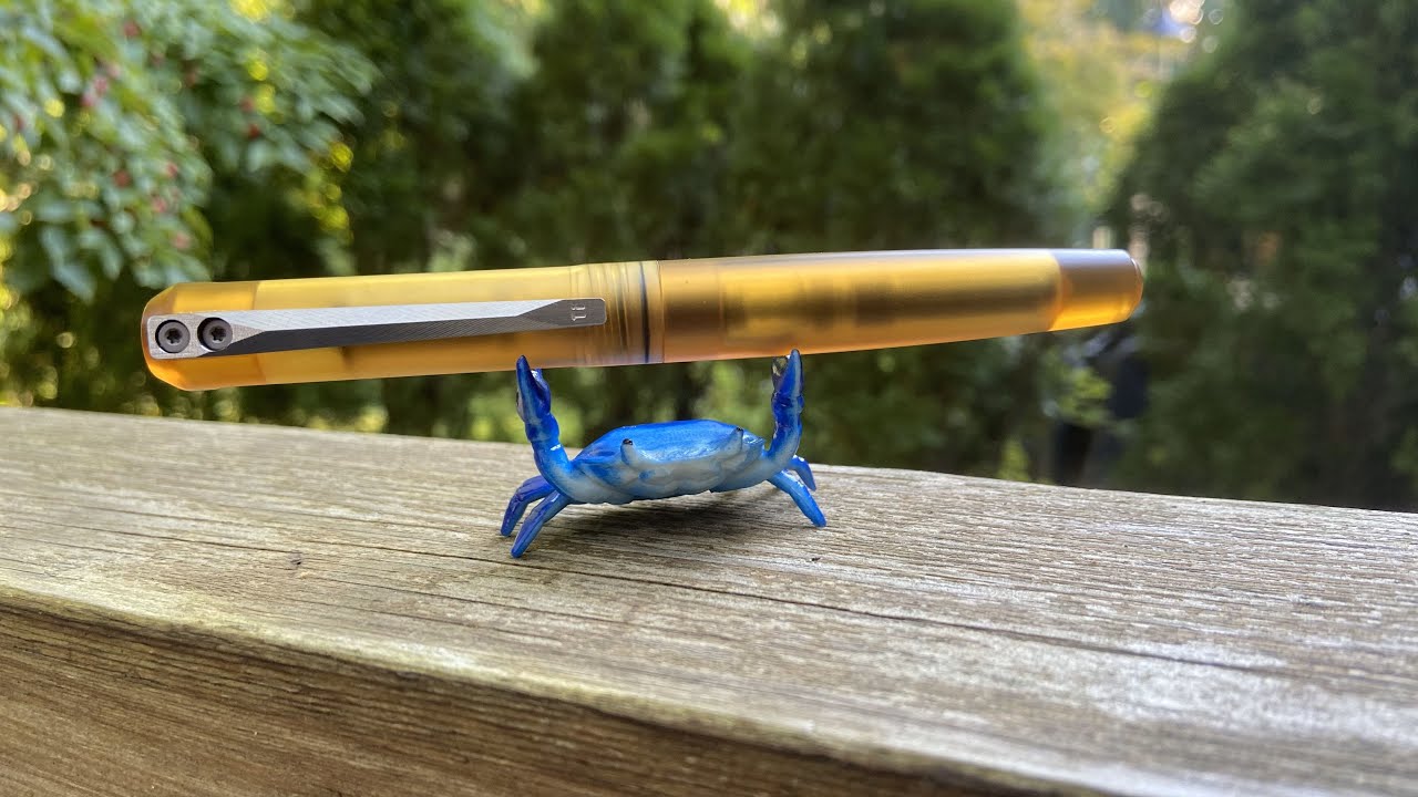 Перьевая ручка из полиэфиримида (PEI или Ultem 1000)