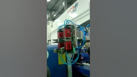 insert and separated runner and part by Topstar robot