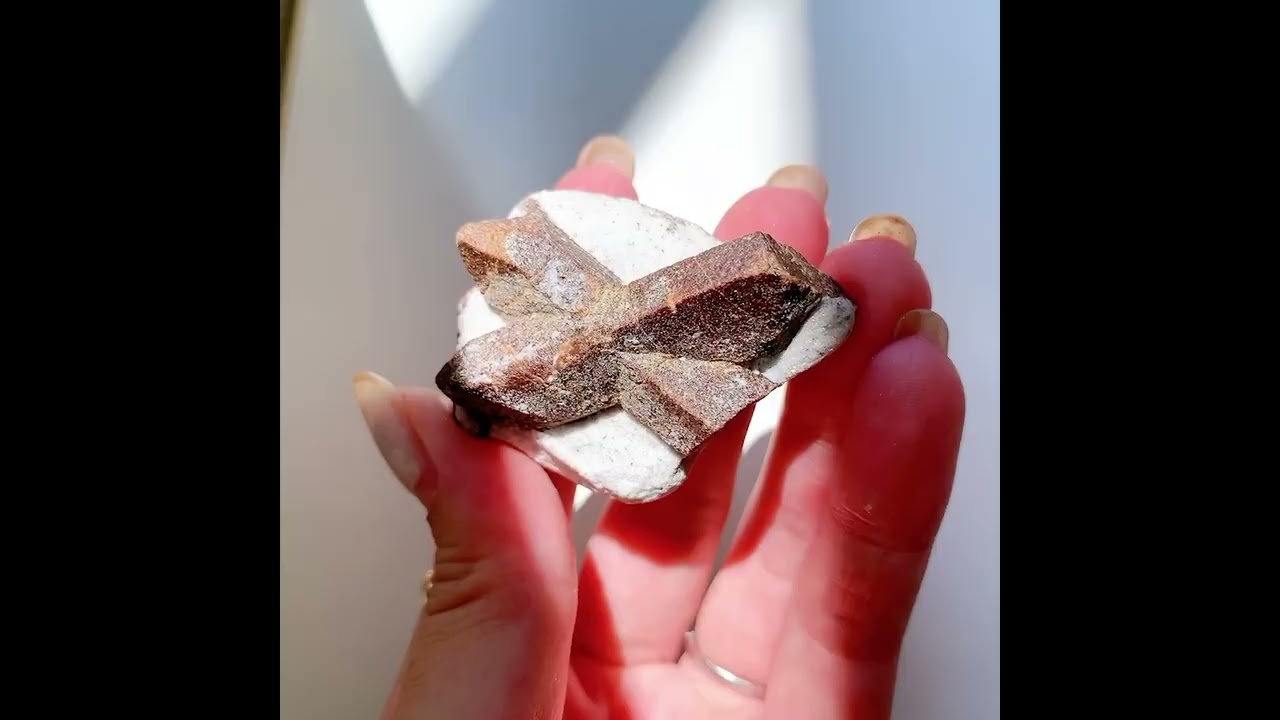スタウロライト 原石 | 飾りやすい 原石 | Crystals by Purely