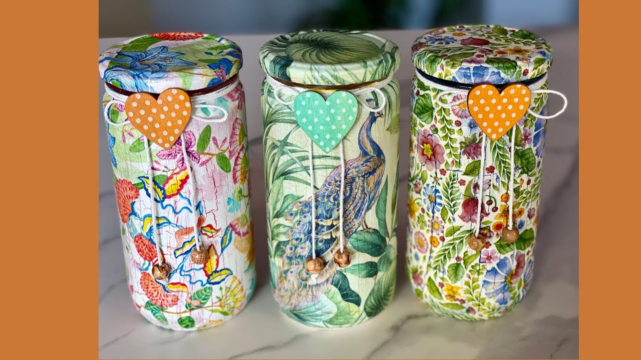 Craquelado con cola blanca y decoupage: una forma fácil y económica de decorar frascos de vidrio.