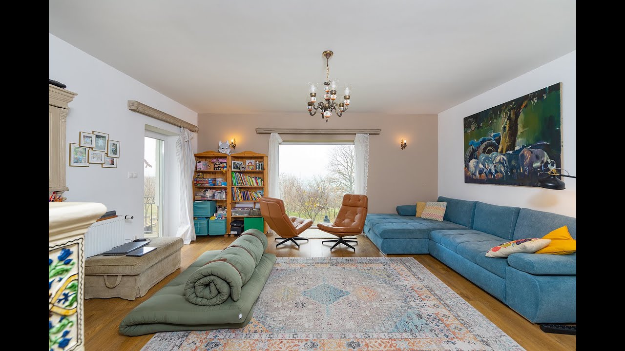 Lovasberényben, kínálok egy csodálatos birtokot, családi házzal, és 8 egyedi szálláshellyel.