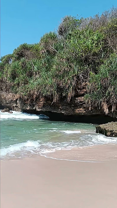 Ombak Pantai Pudak Kabupaten Blitar