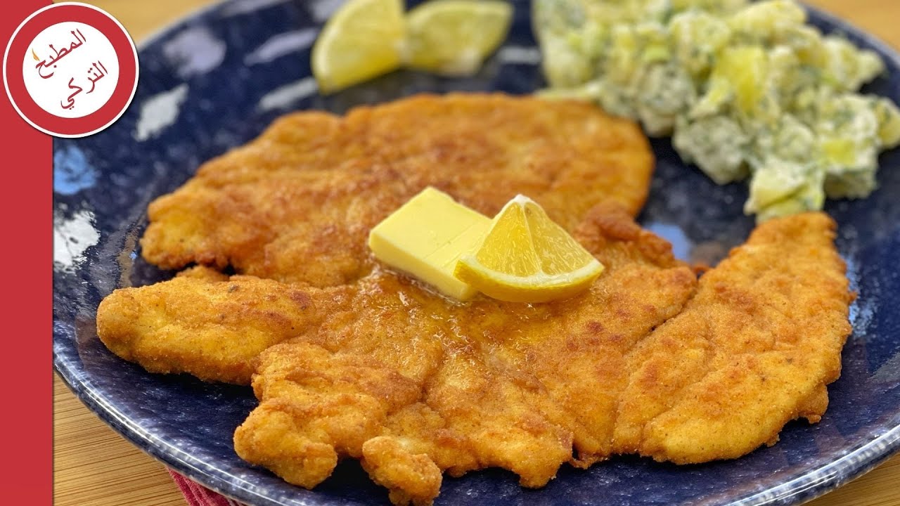 عشاء لأربع أشخاص بمدة نصف ساعة فقط 💥 طريقة عمل شرائح الدجاج المقلية مع سلطة البطاطا 😍