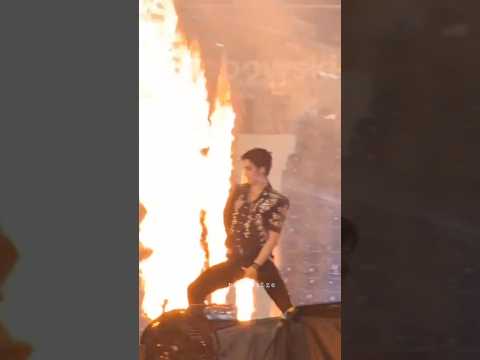 Hyunjin S Body Roll And The Fire DominATE FRANKFURT Hyunjin 현진