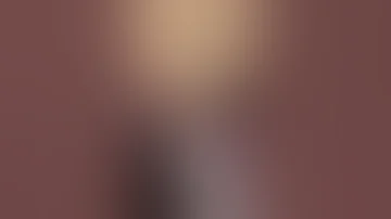 عم نتنافس مين تاخذ الليله عند انطونيو 