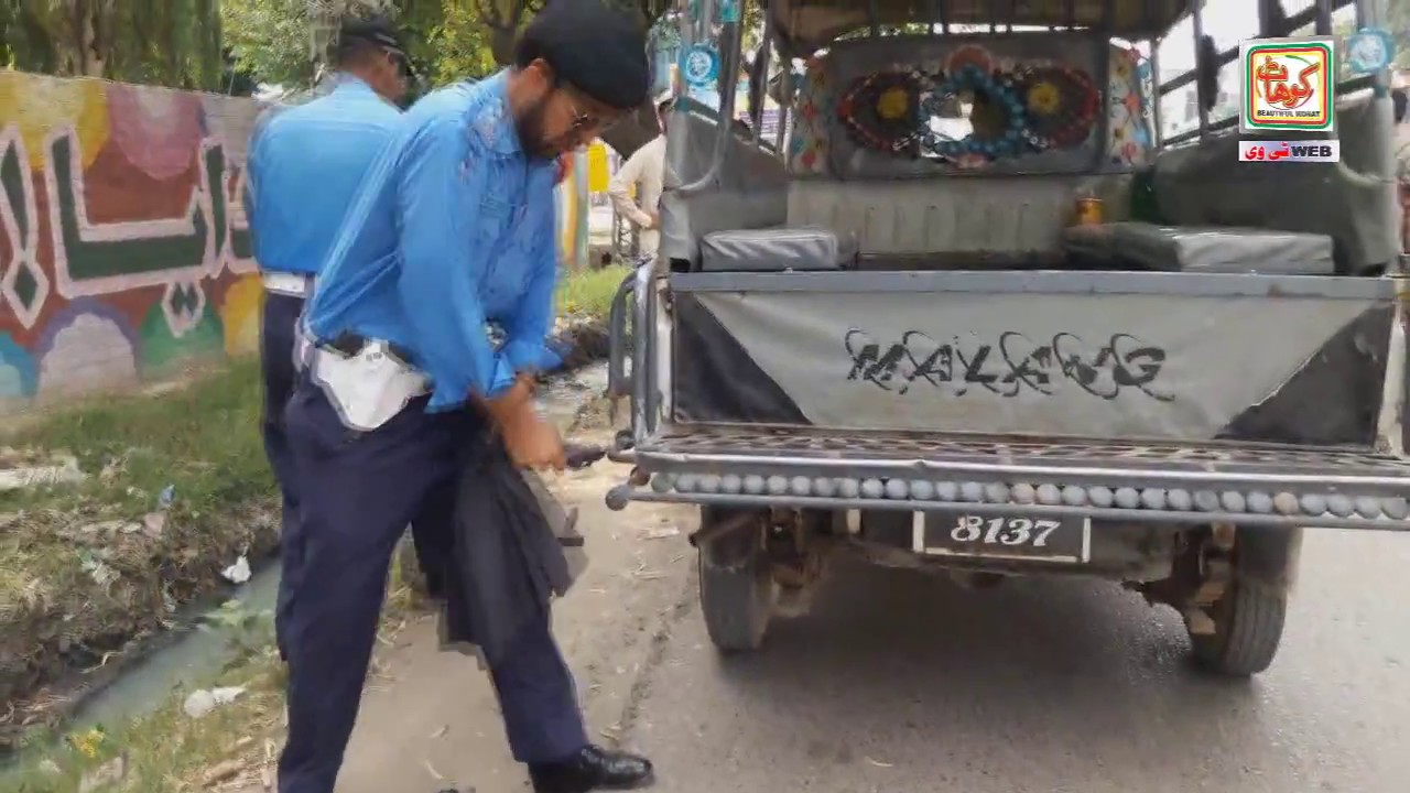 imran khan cantante Kohat Traffic Police Suzuki Crack Down