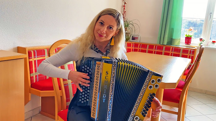 Claudia Hinker spielt TANZ MA AN BOARISCHEN auf ihrer Steirischen Harmonika!