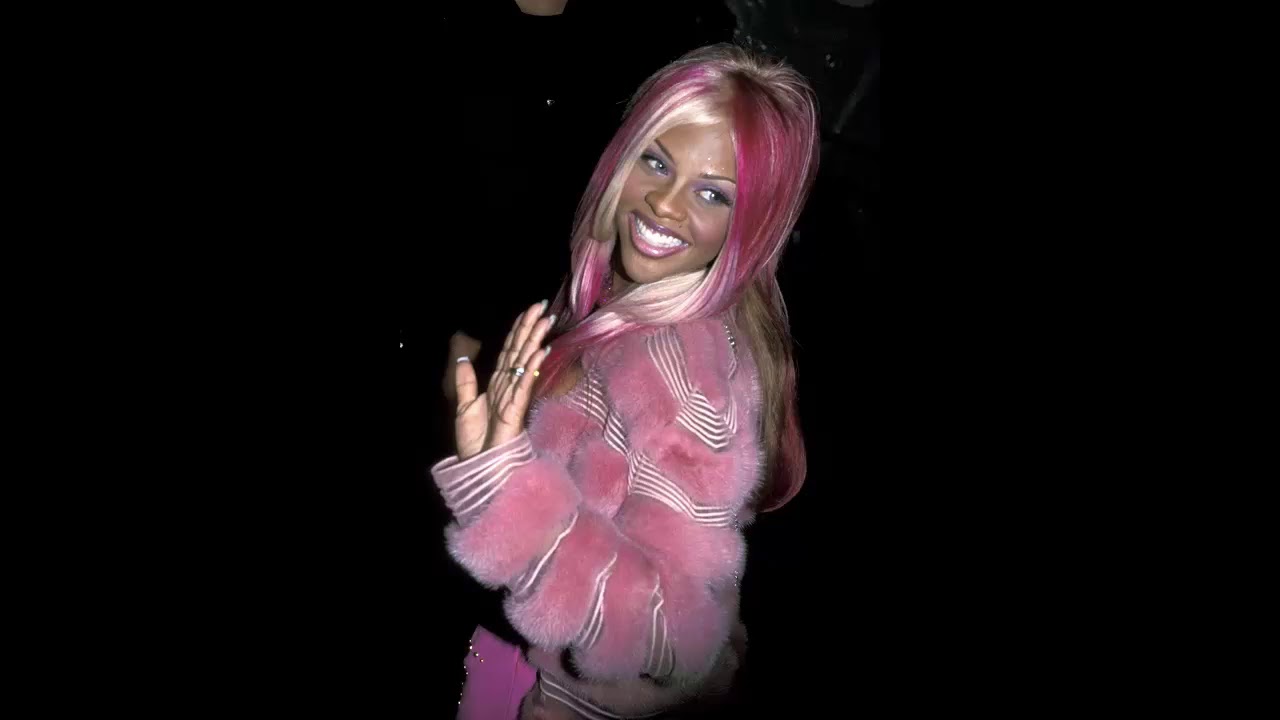 Lil' kim - freestyle over "cop that shit" 2003 QUEEN BEE!!!!