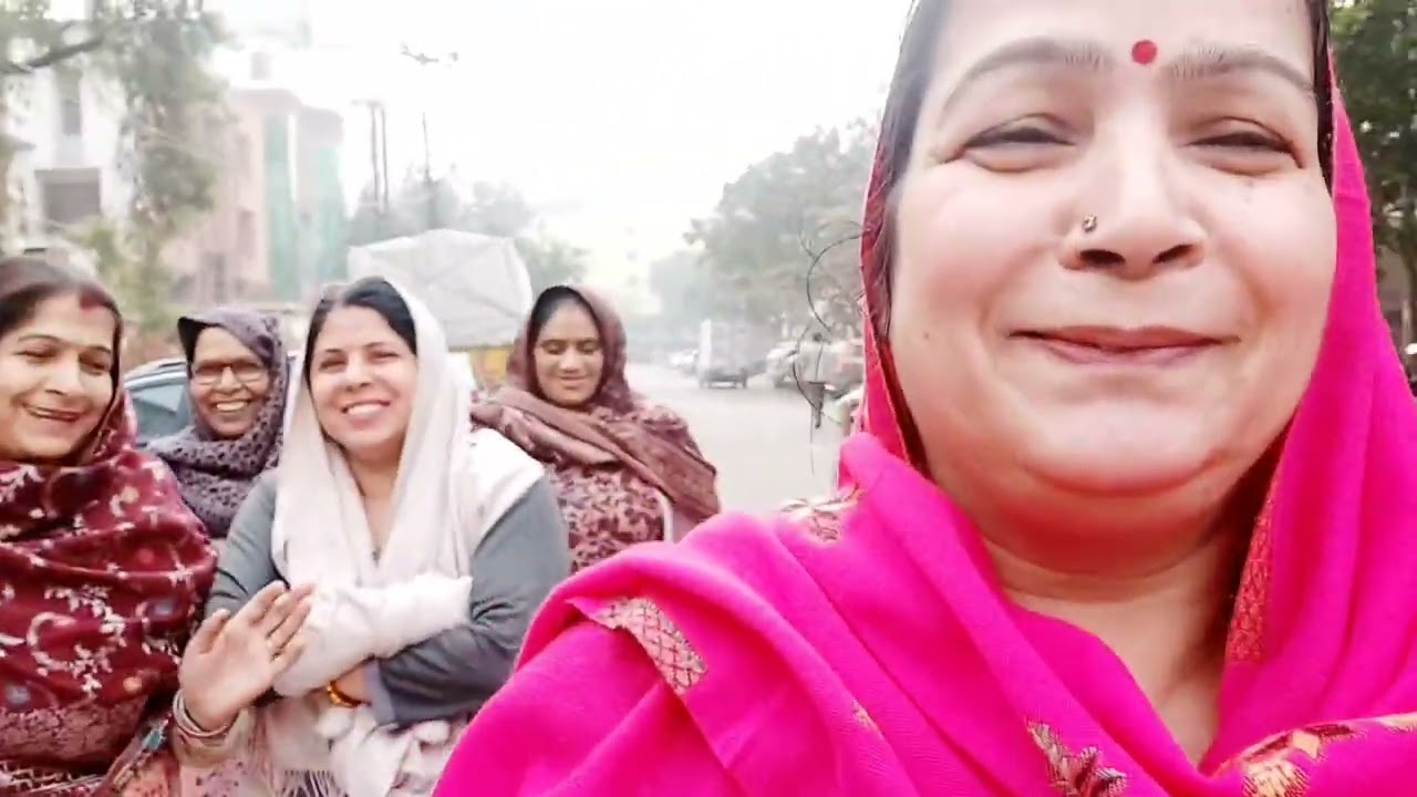 Aaj mujhe milne dekho kon aaya