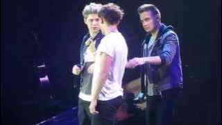 One Direction   She's Not Afraid, Manchester